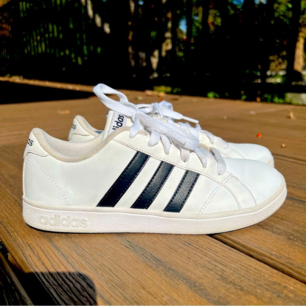 Adidas neo comfort foot bed sneakers size 4 fits women 6.